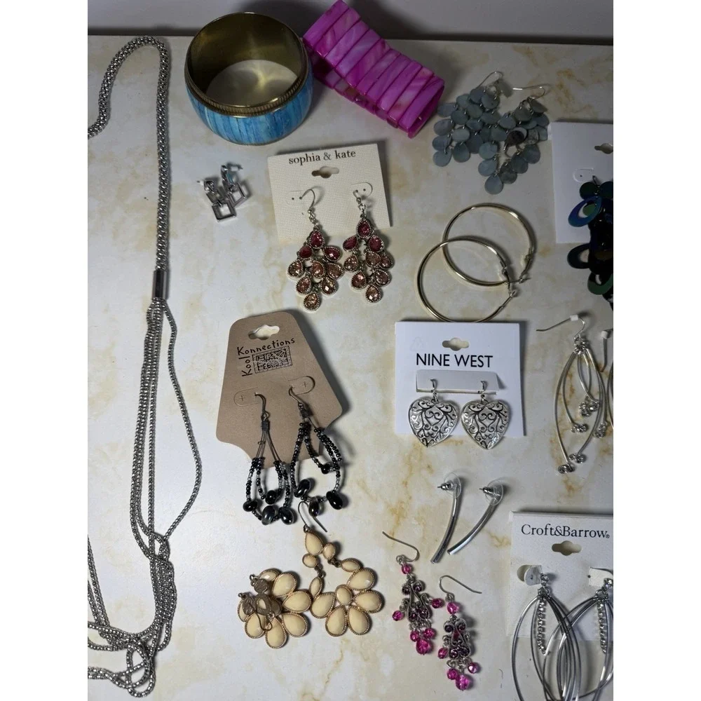 Vintage VTG Jewelry Lot 19 Pieces Necklaces Bracelets Earrings